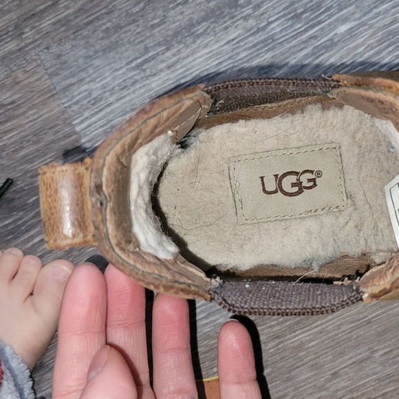 Ugg Chelsea Boots - Picture 6 of 6